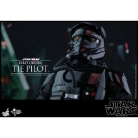 Hot Toys - MMS324 - Star Wars: The Force Awakens - First Order TIE Pilot