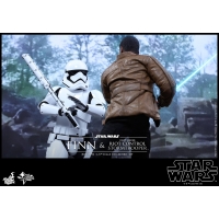 Hot Toys - MMS346 – Star Wars: The Force Awakens – Finn & First Order Riot Control Stormtrooper 