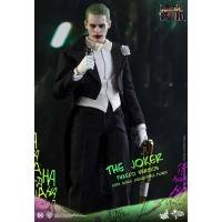  Hot Toys – MMS395 – Suicide Squad - The Joker (Tuxedo Version)