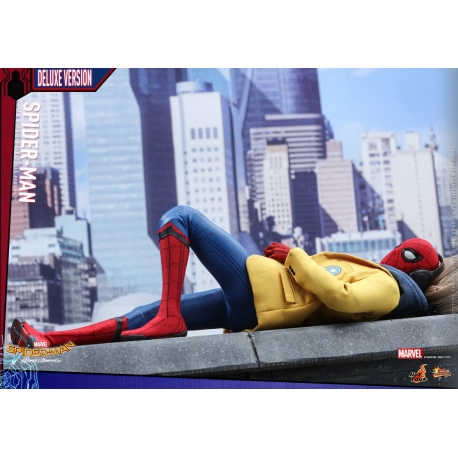 Hot Toys –MMS426 – Spider-Man: Homecoming – Spider-Man Collectible Figure (Deluxe Version)