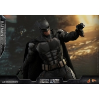 Hot Toys – MMS432 – Justice League –  Batman (Tactical Batsuit Version) Collectible