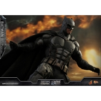 Hot Toys – MMS432 – Justice League –  Batman (Tactical Batsuit Version) Collectible