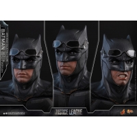 Hot Toys – MMS432 – Justice League –  Batman (Tactical Batsuit Version) Collectible