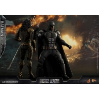 Hot Toys – MMS432 – Justice League –  Batman (Tactical Batsuit Version) Collectible