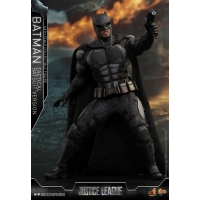 Hot Toys – MMS432 – Justice League –  Batman (Tactical Batsuit Version) Collectible