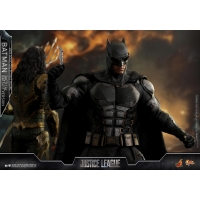 Hot Toys – MMS432 – Justice League –  Batman (Tactical Batsuit Version) Collectible