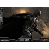 Hot Toys – MMS432 – Justice League –  Batman (Tactical Batsuit Version) Collectible