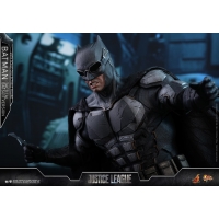 Hot Toys – MMS432 – Justice League –  Batman (Tactical Batsuit Version) Collectible