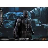 Hot Toys – MMS432 – Justice League –  Batman (Tactical Batsuit Version) Collectible