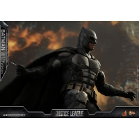 Hot Toys – MMS432 – Justice League –  Batman (Tactical Batsuit Version) Collectible