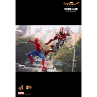 Hot Toys - MMS425 - Spider-Man: Homecoming - 1/6th scale Spider-Man Collectible Figure