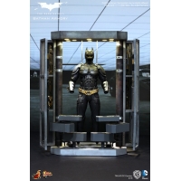 Hot Toys - Batman Armory with Batman Collectible Figure