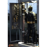 Hot Toys - Batman Armory with Batman Collectible Figure