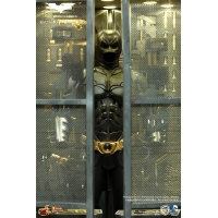 Hot Toys - Batman Armory with Batman Collectible Figure