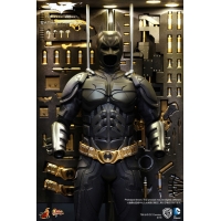 Hot Toys - Batman Armory with Batman Collectible Figure