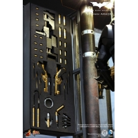 Hot Toys - Batman Armory with Batman Collectible Figure