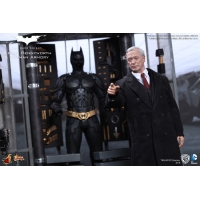 Hot Toys - Batman Armory with Alfred Pennyworth