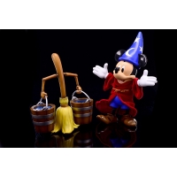 Hybrid Metal Action Figuration - Sorcerer Mickey & The Magic Broom