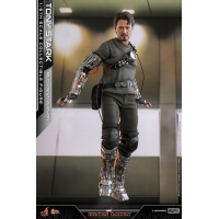 [Pre-Order] Hot Toys - MMS582 - Iron Man - 1/6th scale Tony Stark (Mech Test Version) Collectible Figure (Deluxe Version)