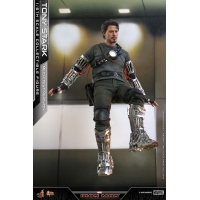 [Pre-Order] Hot Toys - MMS582 - Iron Man - 1/6th scale Tony Stark (Mech Test Version) Collectible Figure (Deluxe Version)