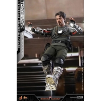 [Pre-Order] Hot Toys - MMS582 - Iron Man - 1/6th scale Tony Stark (Mech Test Version) Collectible Figure (Deluxe Version)