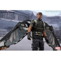 Hot Toys - CAWS - Falcon