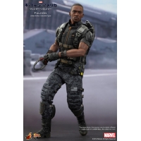 Hot Toys - CAWS - Falcon