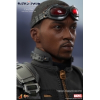 Hot Toys - CAWS - Falcon