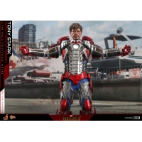 [Pre-Order]  Hot Toys - MMS599 - Iron Man 2 - 1/6th scale Tony Stark (Mark V Suit up Version) Collectible Figure 