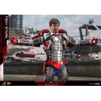 [Pre-Order]  Hot Toys - MMS599 - Iron Man 2 - 1/6th scale Tony Stark (Mark V Suit up Version) Collectible Figure 