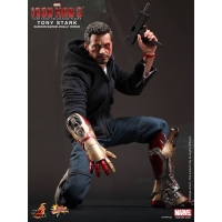 Hot Toys - Iron Man 3 - Tony Stark (The Mechanic)