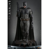 [Pre-Order] Hot Toys - MMS731 - Batman v Superman: Dawn of Justice - 1/6th scale Batman (2.0) Collectible Figure