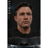 [Pre-Order] Hot Toys - MMS731 - Batman v Superman: Dawn of Justice - 1/6th scale Batman (2.0) Collectible Figure