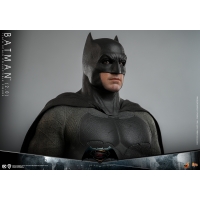 [Pre-Order] Hot Toys - MMS731 - Batman v Superman: Dawn of Justice - 1/6th scale Batman (2.0) Collectible Figure