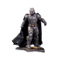 DC Collectibles - Batman Vs. Superman: Dawn of Justice 1/6 Scale Statue – Armored Batman